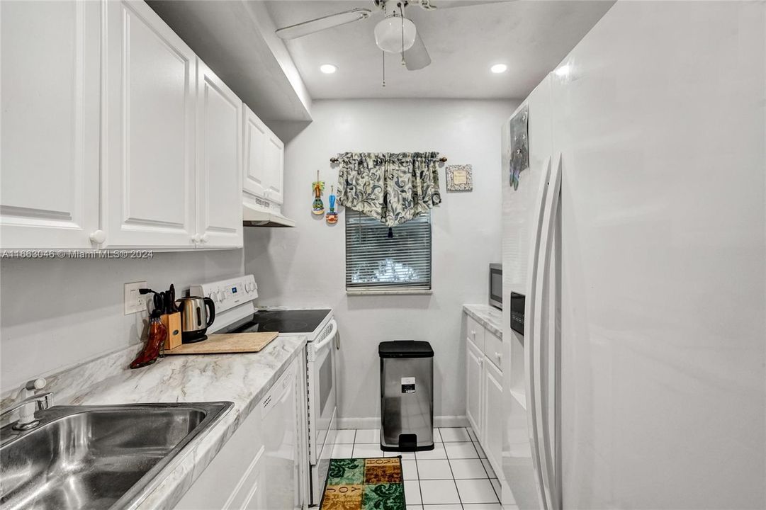 For Sale: $192,500 (2 beds, 1 baths, 1020 Square Feet)