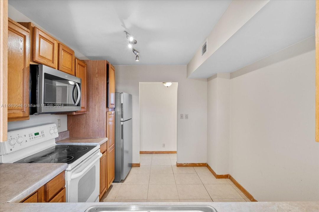 Clean kitchen with tile flooring and extra space to enjoy breakfast right here. Ready to use.1000 Parkview Dr., Unit #824 in Hallandale Beach, FL 33009. Listed For Sale.