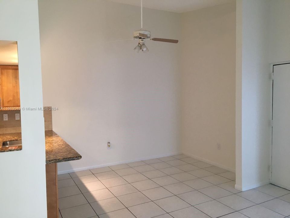 For Rent: $2,450 (2 beds, 2 baths, 944 Square Feet)