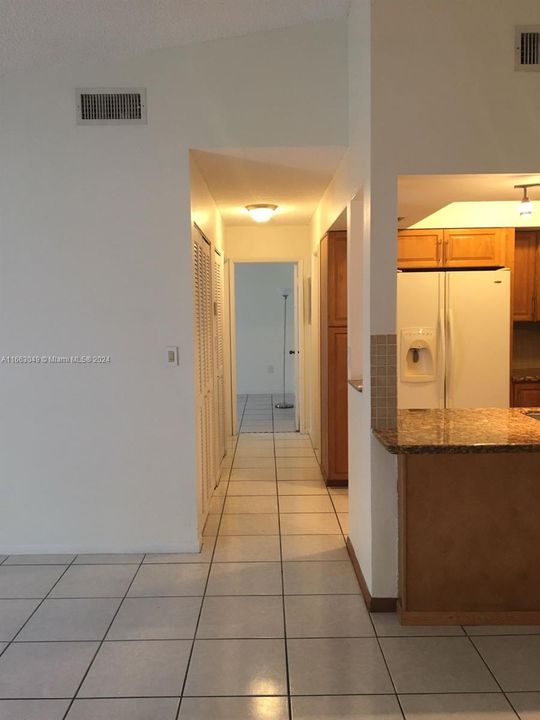 For Rent: $2,450 (2 beds, 2 baths, 944 Square Feet)