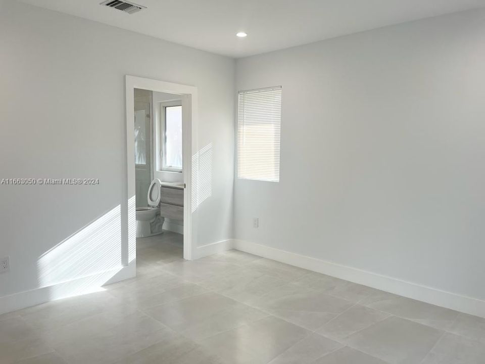 For Rent: $3,200 (2 beds, 2 baths, 1196 Square Feet)