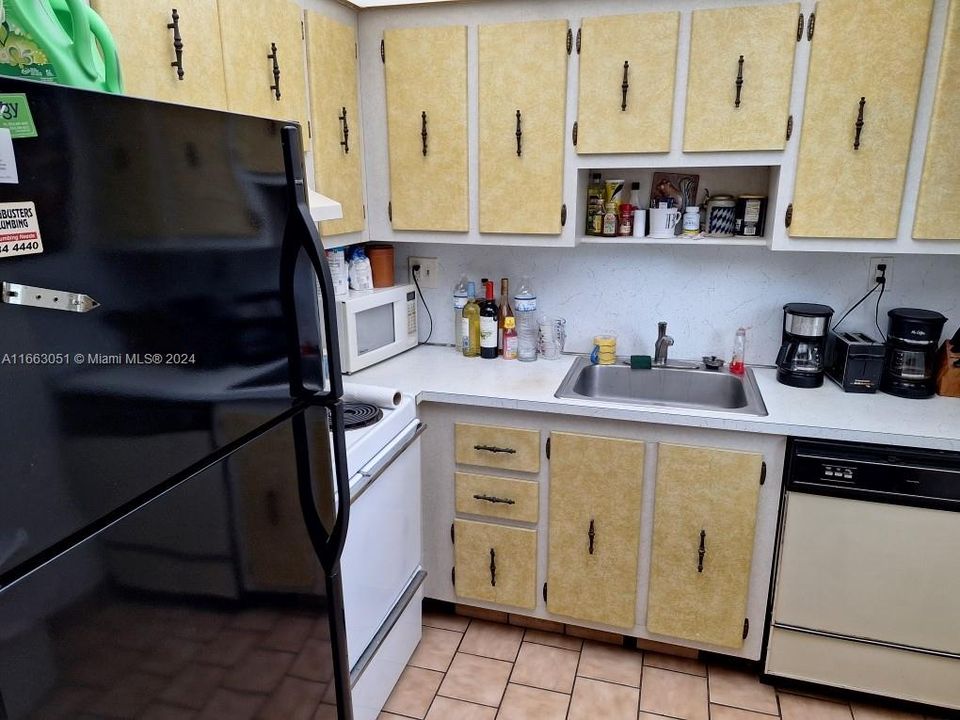 For Sale: $215,000 (1 beds, 1 baths, 620 Square Feet)