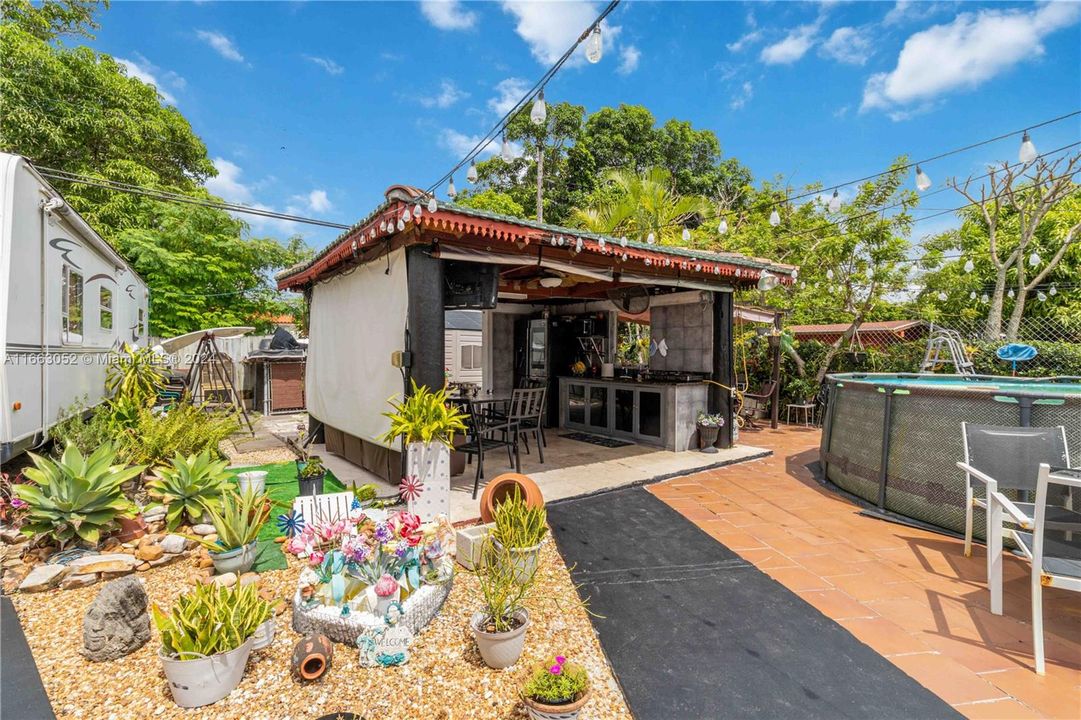 En Venta: $625,000 (4 camas, 3 baños, 1232 Pies cuadrados)