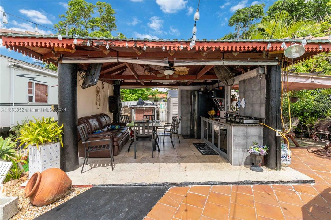 En Venta: $625,000 (4 camas, 3 baños, 1232 Pies cuadrados)