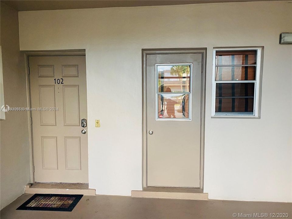 For Rent: $2,150 (2 beds, 2 baths, 871 Square Feet)