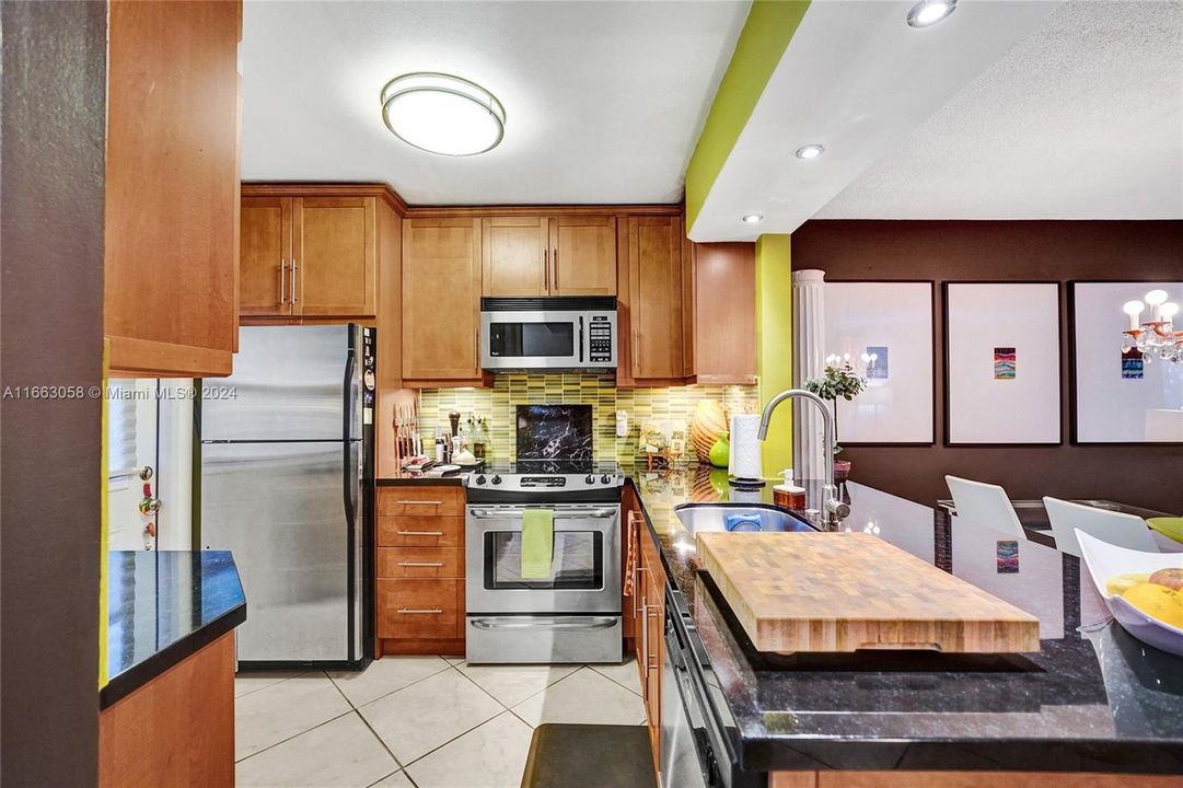 For Sale: $239,000 (2 beds, 2 baths, 960 Square Feet)