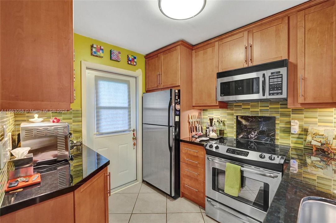 For Sale: $239,000 (2 beds, 2 baths, 960 Square Feet)