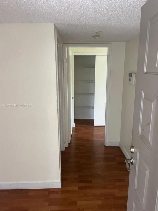 For Rent: $1,700 (1 beds, 1 baths, 720 Square Feet)