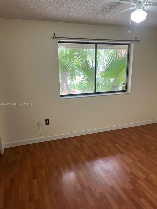 For Rent: $1,700 (1 beds, 1 baths, 720 Square Feet)