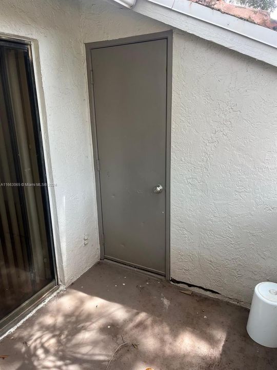 For Rent: $1,700 (1 beds, 1 baths, 720 Square Feet)