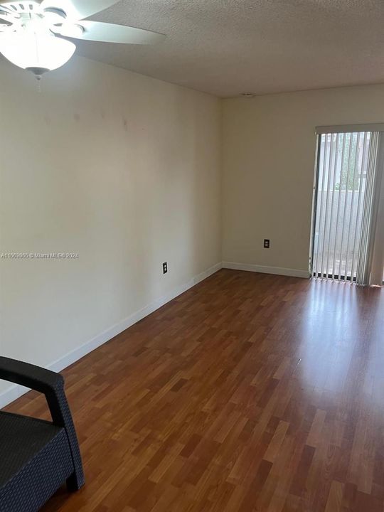 For Rent: $1,700 (1 beds, 1 baths, 720 Square Feet)