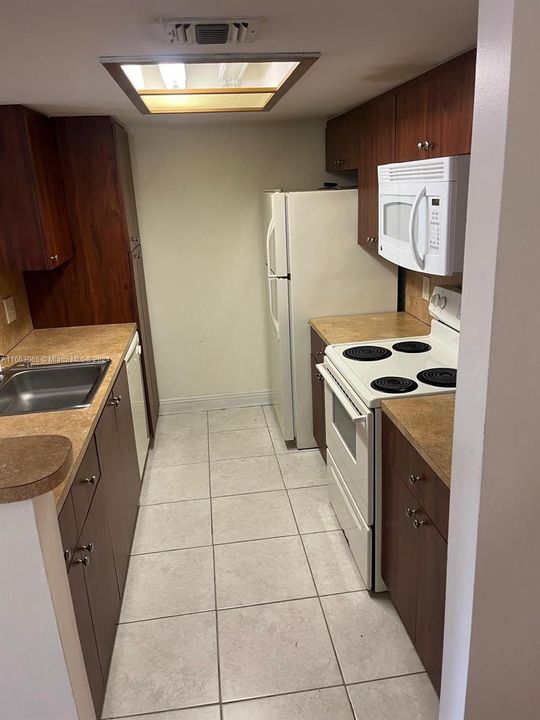 For Rent: $1,700 (1 beds, 1 baths, 720 Square Feet)