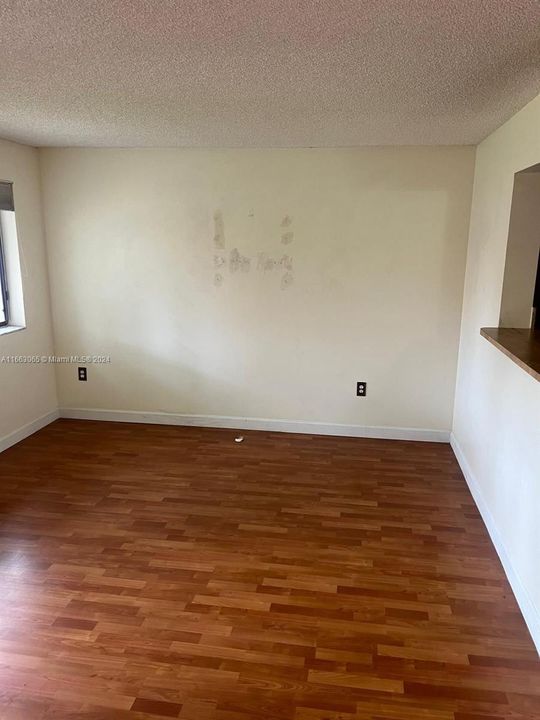 For Rent: $1,700 (1 beds, 1 baths, 720 Square Feet)