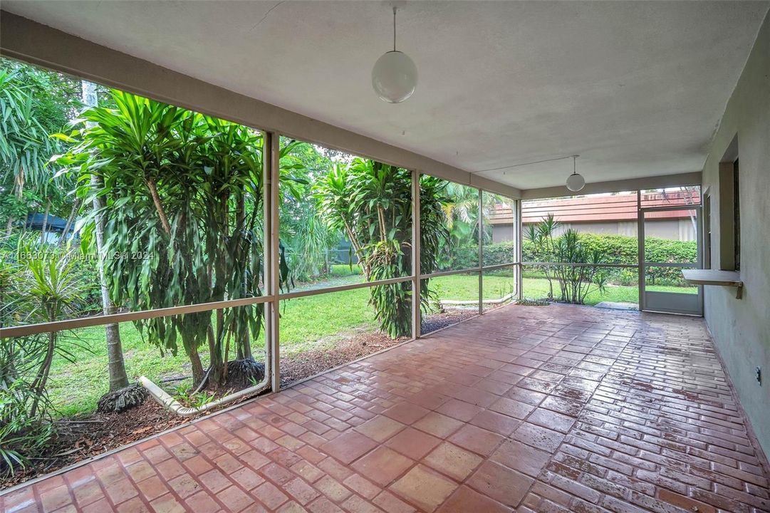 En Venta: $899,999 (4 camas, 2 baños, 1984 Pies cuadrados)