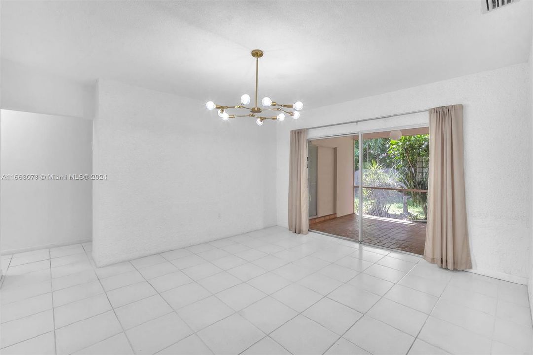 En Venta: $899,999 (4 camas, 2 baños, 1984 Pies cuadrados)