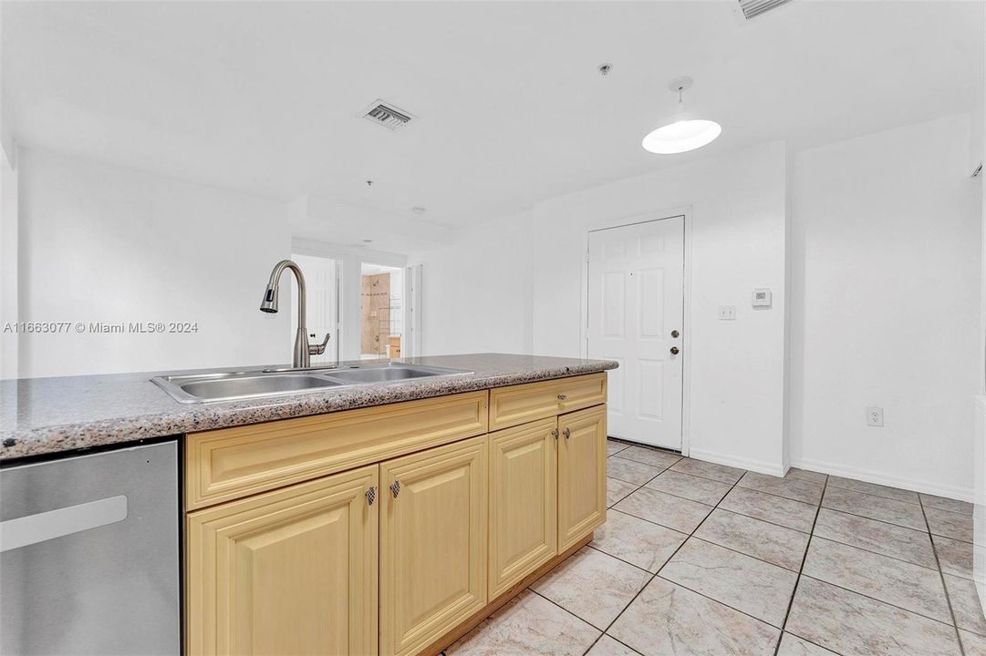 For Rent: $2,100 (1 beds, 1 baths, 548 Square Feet)