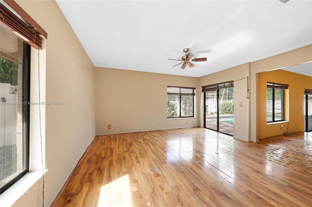 For Sale: $500,000 (4 beds, 2 baths, 2099 Square Feet)