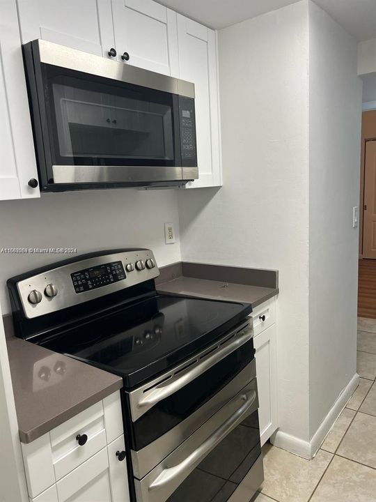 For Rent: $2,500 (1 beds, 2 baths, 935 Square Feet)