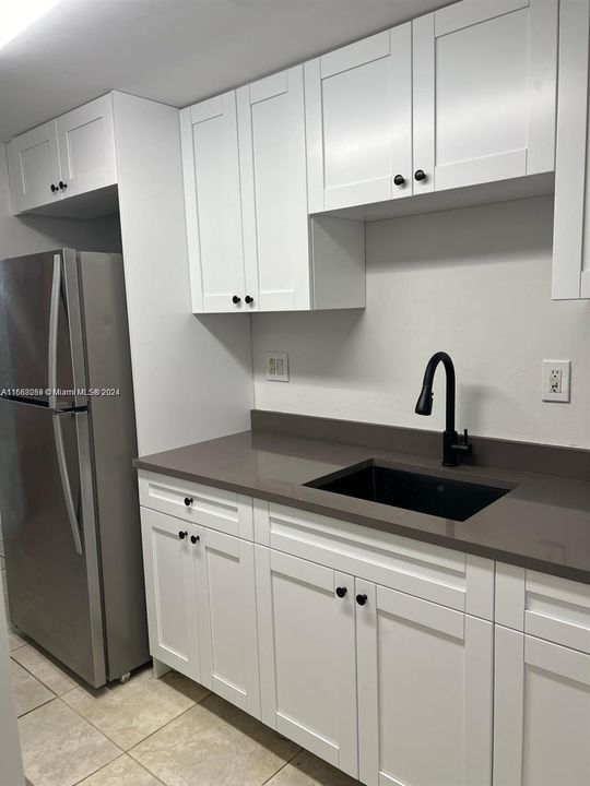 For Rent: $2,500 (1 beds, 2 baths, 935 Square Feet)