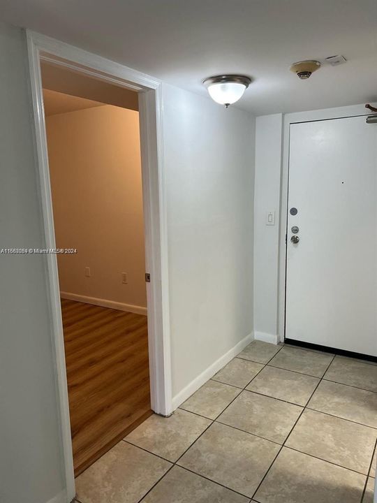 For Rent: $2,500 (1 beds, 2 baths, 935 Square Feet)