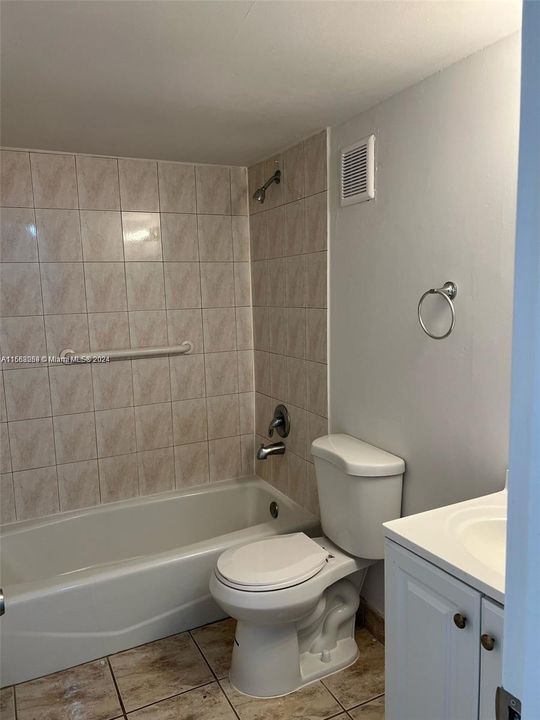 For Rent: $2,500 (1 beds, 2 baths, 935 Square Feet)