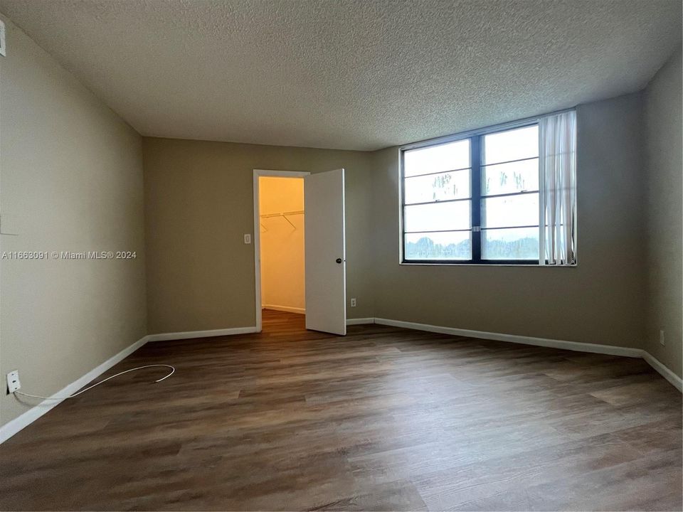 For Rent: $2,050 (2 beds, 2 baths, 890 Square Feet)