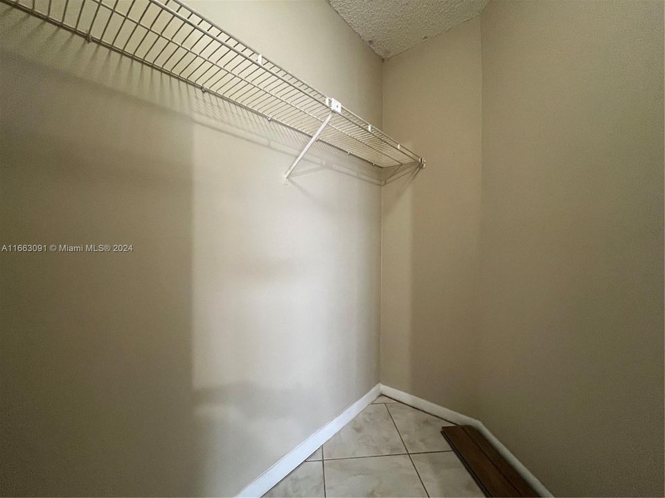 For Rent: $2,050 (2 beds, 2 baths, 890 Square Feet)