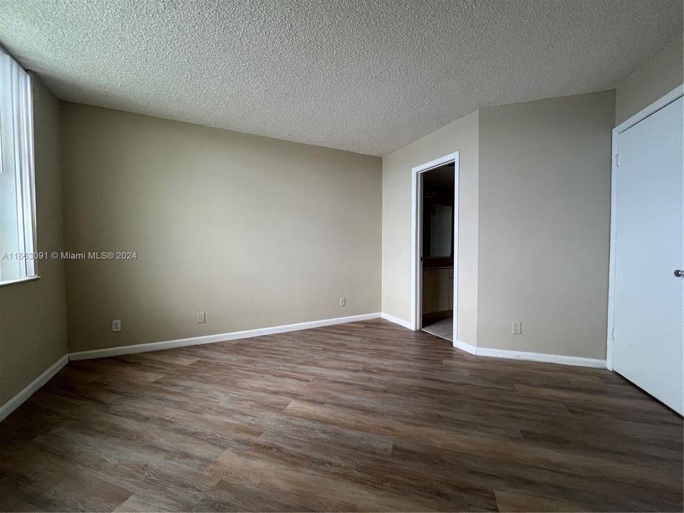 For Rent: $2,050 (2 beds, 2 baths, 890 Square Feet)