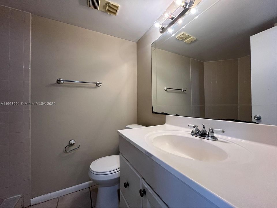 For Rent: $2,050 (2 beds, 2 baths, 890 Square Feet)