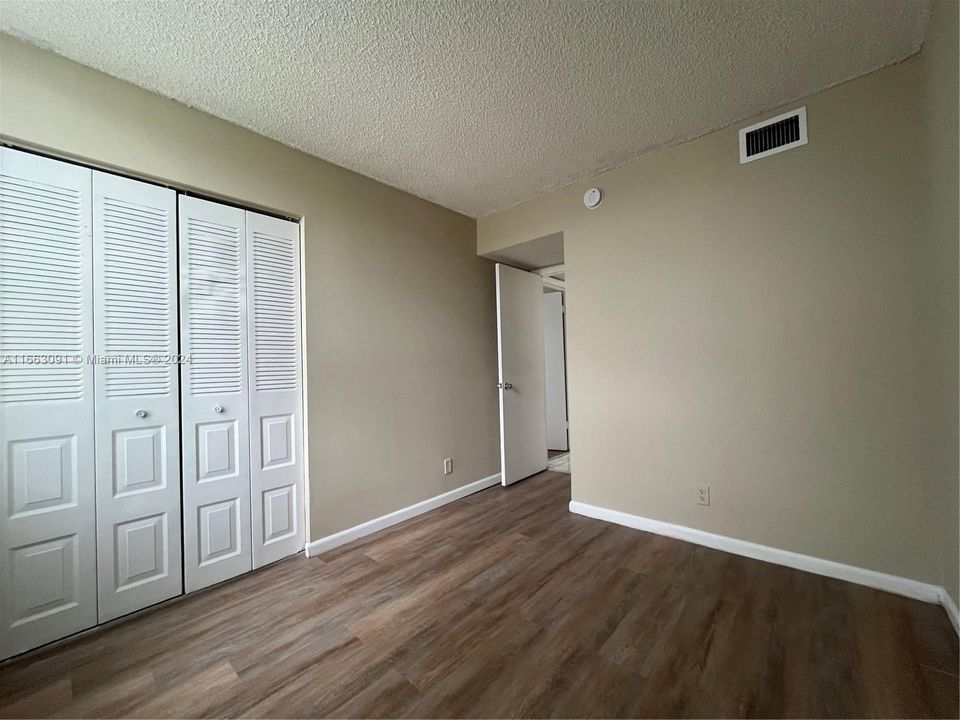 For Rent: $2,050 (2 beds, 2 baths, 890 Square Feet)