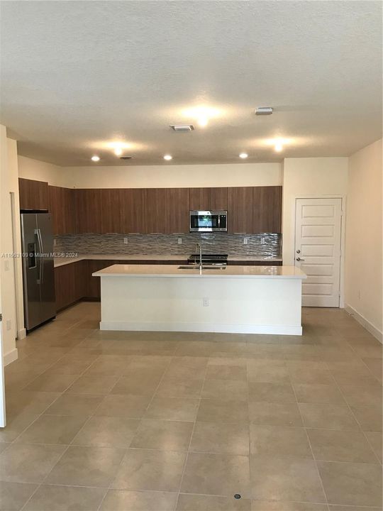 For Rent: $5,050 (3 beds, 2 baths, 2026 Square Feet)