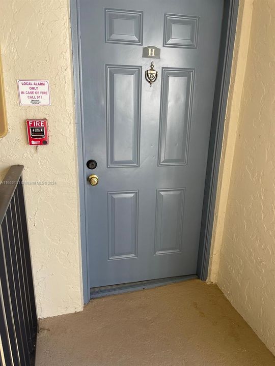 For Rent: $1,950 (2 beds, 2 baths, 900 Square Feet)