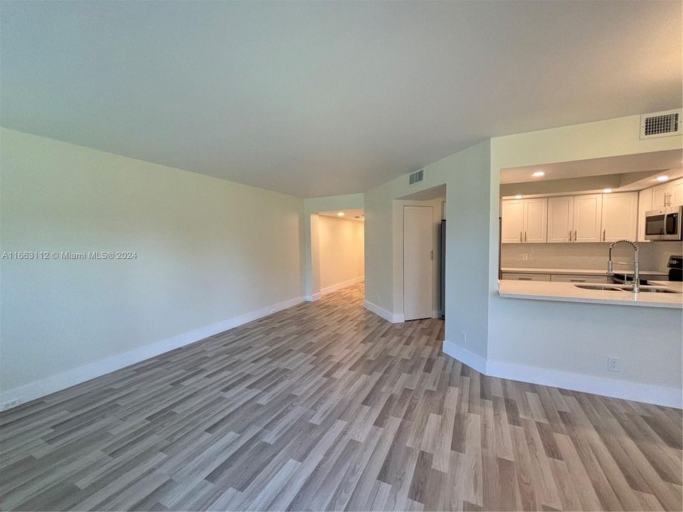 For Sale: $207,000 (1 beds, 1 baths, 840 Square Feet)