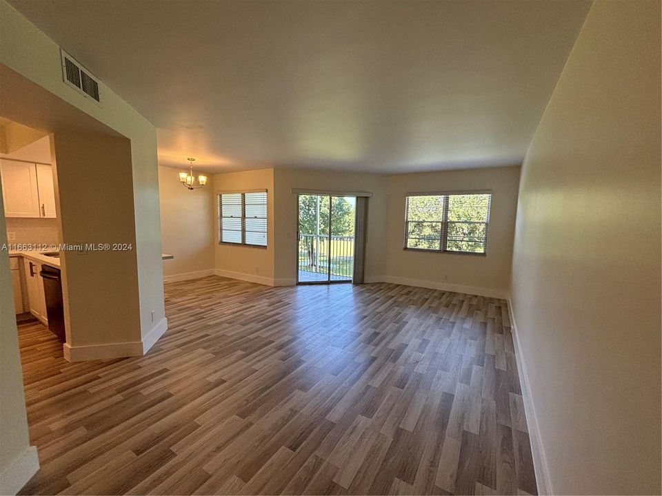 For Sale: $207,000 (1 beds, 1 baths, 840 Square Feet)