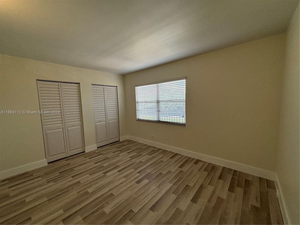 For Sale: $207,000 (1 beds, 1 baths, 840 Square Feet)