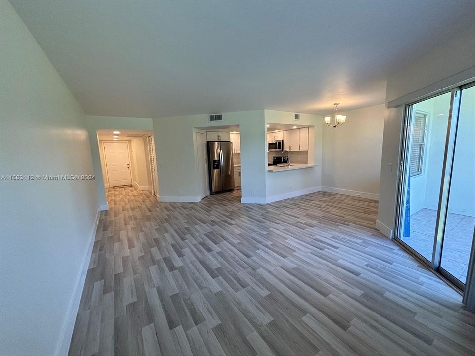 For Sale: $207,000 (1 beds, 1 baths, 840 Square Feet)