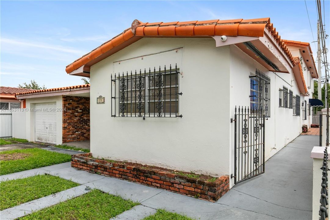 En Venta: $949,900 (6 camas, 5 baños, 2816 Pies cuadrados)