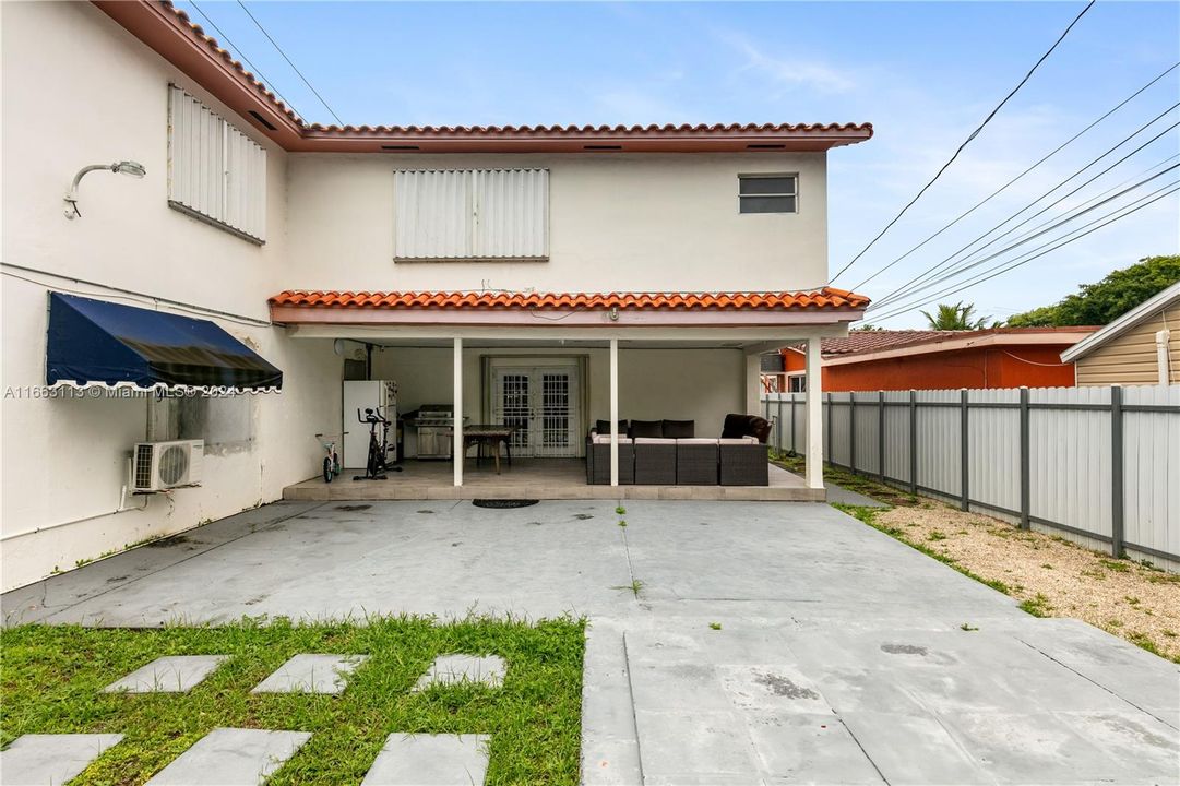 En Venta: $949,900 (6 camas, 5 baños, 2816 Pies cuadrados)