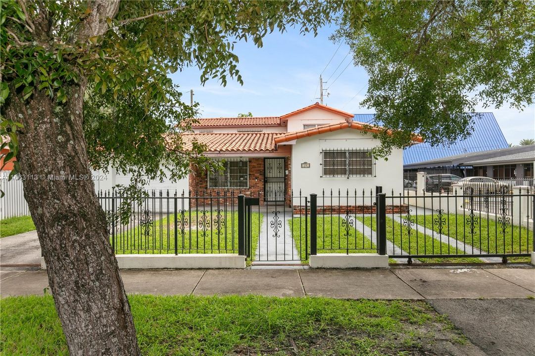 En Venta: $949,900 (6 camas, 5 baños, 2816 Pies cuadrados)