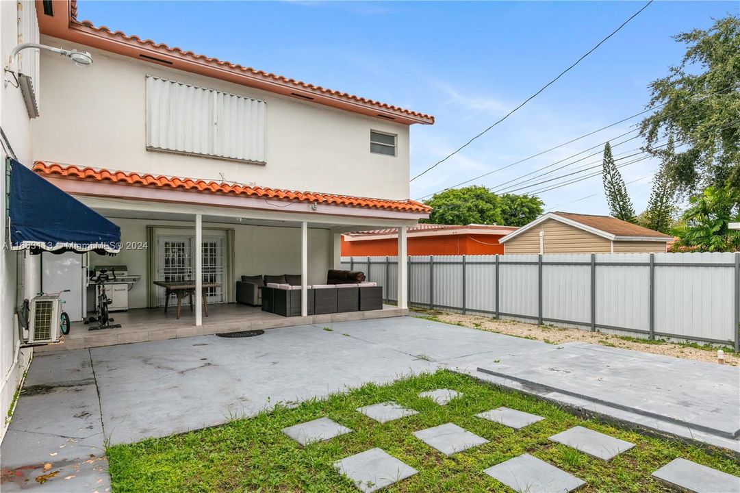 En Venta: $949,900 (6 camas, 5 baños, 2816 Pies cuadrados)