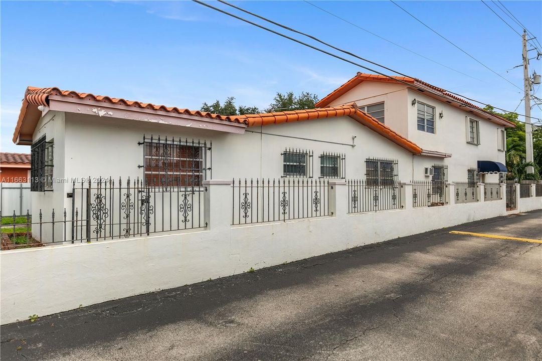 En Venta: $949,900 (6 camas, 5 baños, 2816 Pies cuadrados)