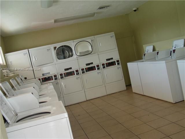 For Sale: $208,000 (1 beds, 1 baths, 714 Square Feet)