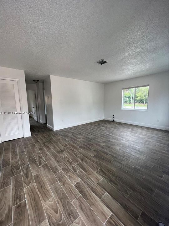 For Rent: $2,050 (2 beds, 1 baths, 2686 Square Feet)