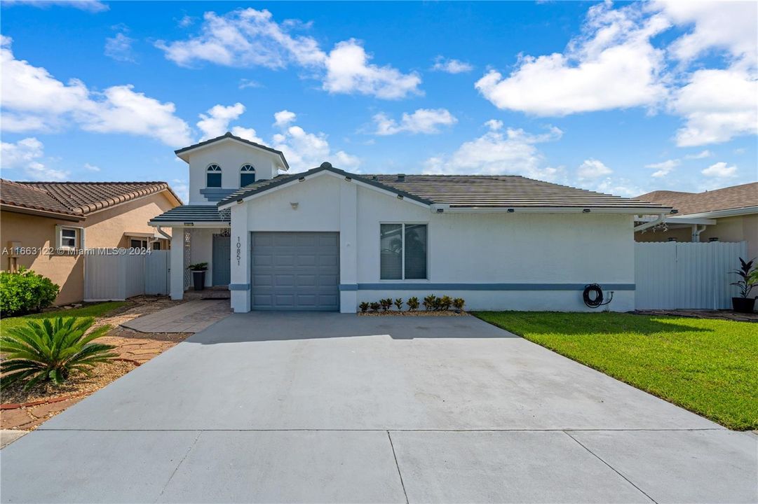 For Sale: $730,000 (3 beds, 2 baths, 1645 Square Feet)