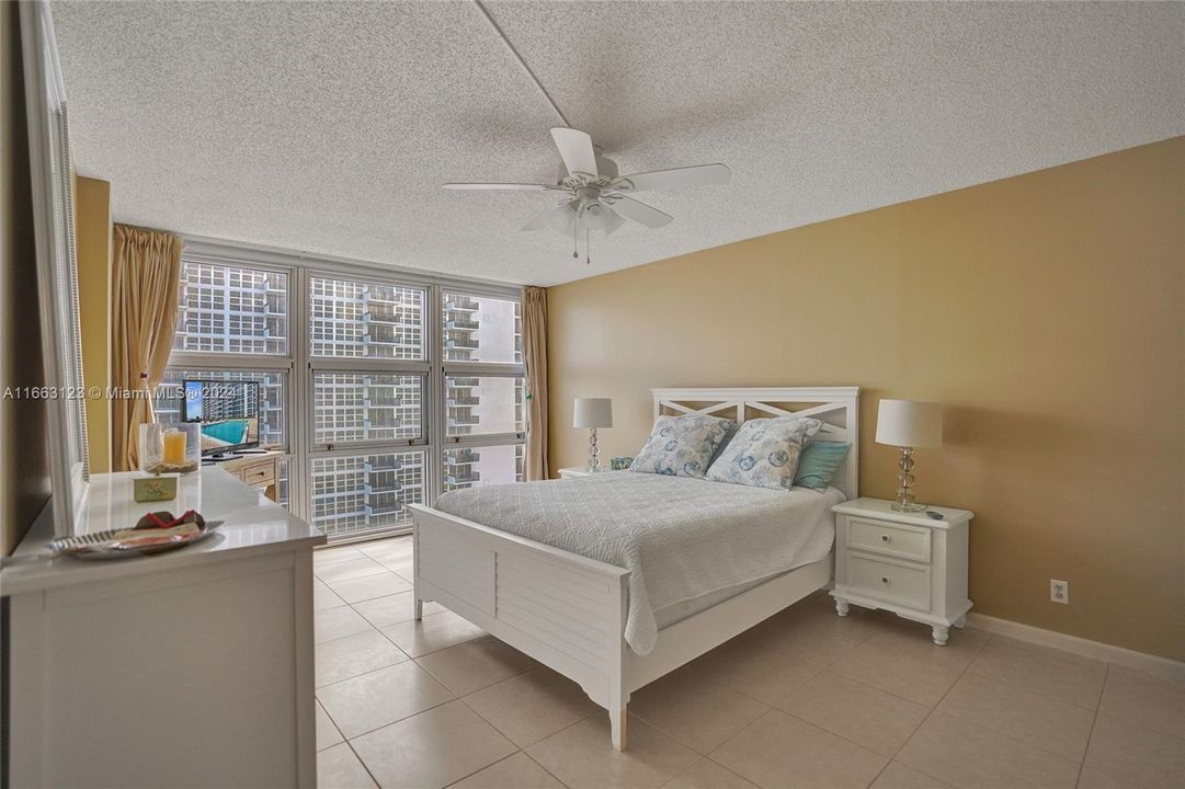 For Sale: $450,000 (2 beds, 2 baths, 1050 Square Feet)