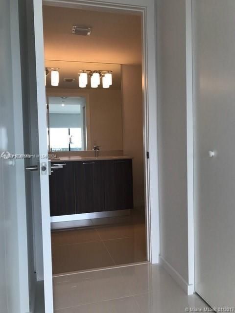 For Rent: $3,200 (2 beds, 2 baths, 1030 Square Feet)