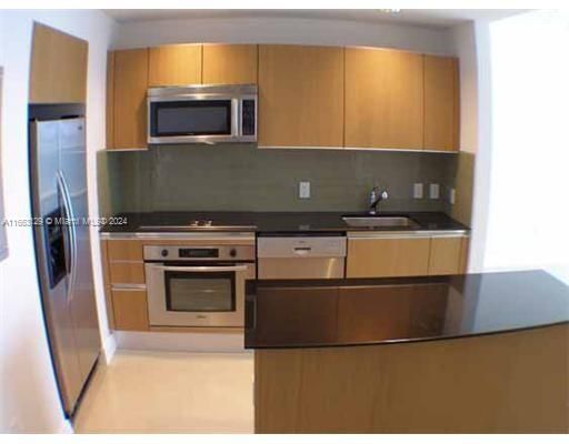 For Rent: $2,700 (1 beds, 1 baths, 731 Square Feet)