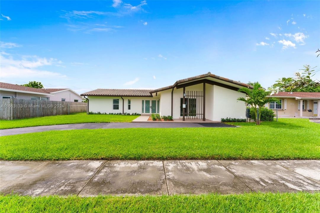 For Sale: $785,000 (4 beds, 2 baths, 1957 Square Feet)