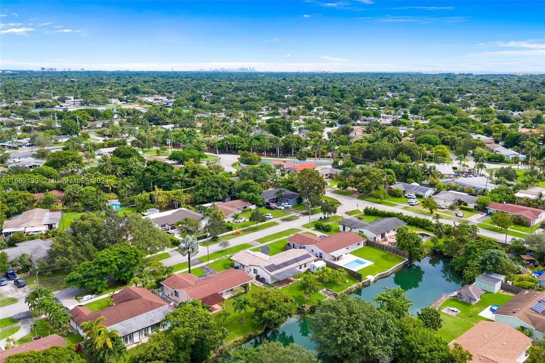 For Sale: $785,000 (4 beds, 2 baths, 1957 Square Feet)