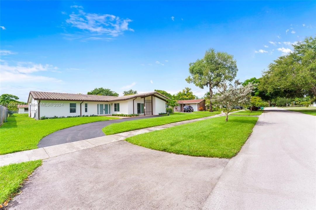 For Sale: $785,000 (4 beds, 2 baths, 1957 Square Feet)